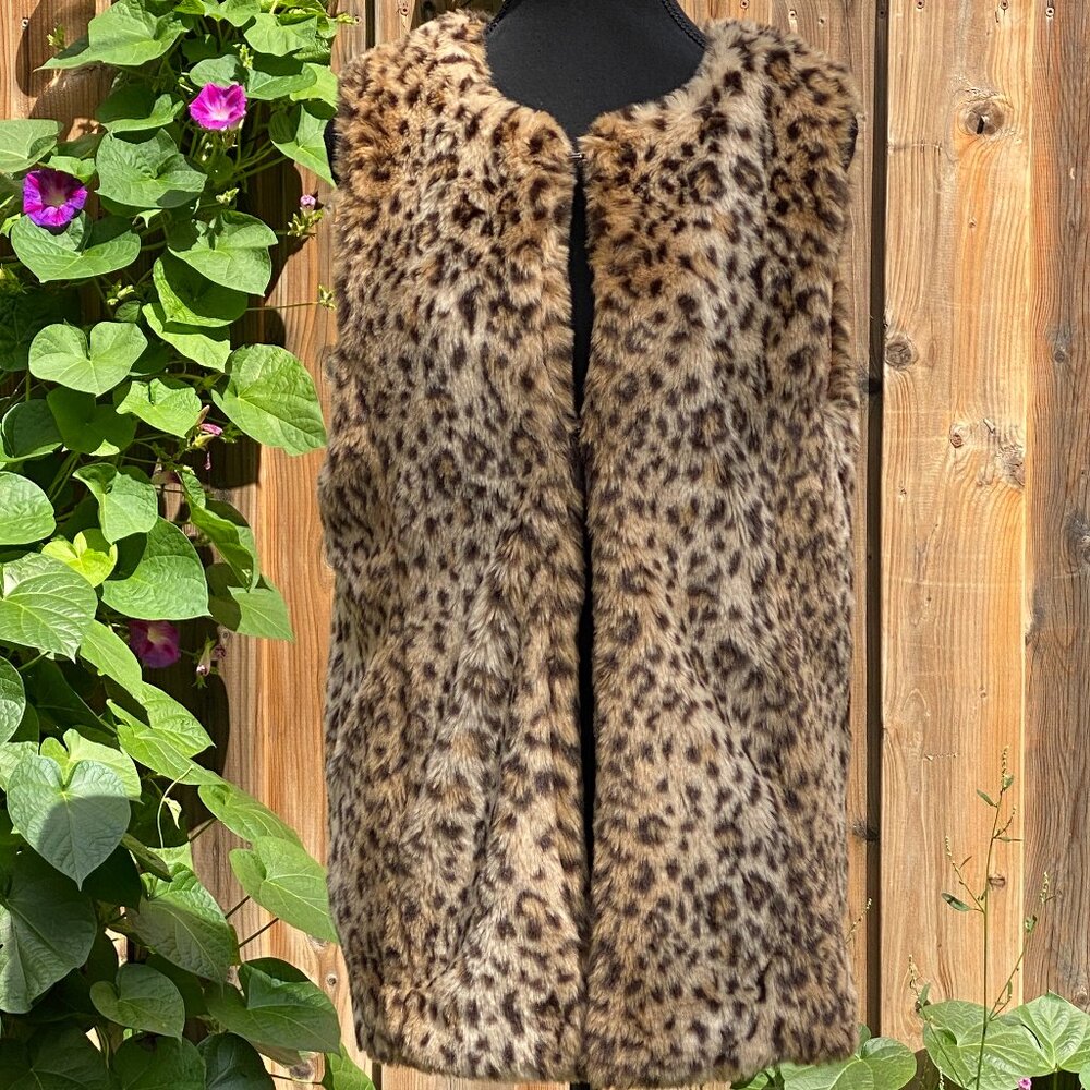 Forever 21 Contemporary Faux Fur Leopard Print Vest Size S